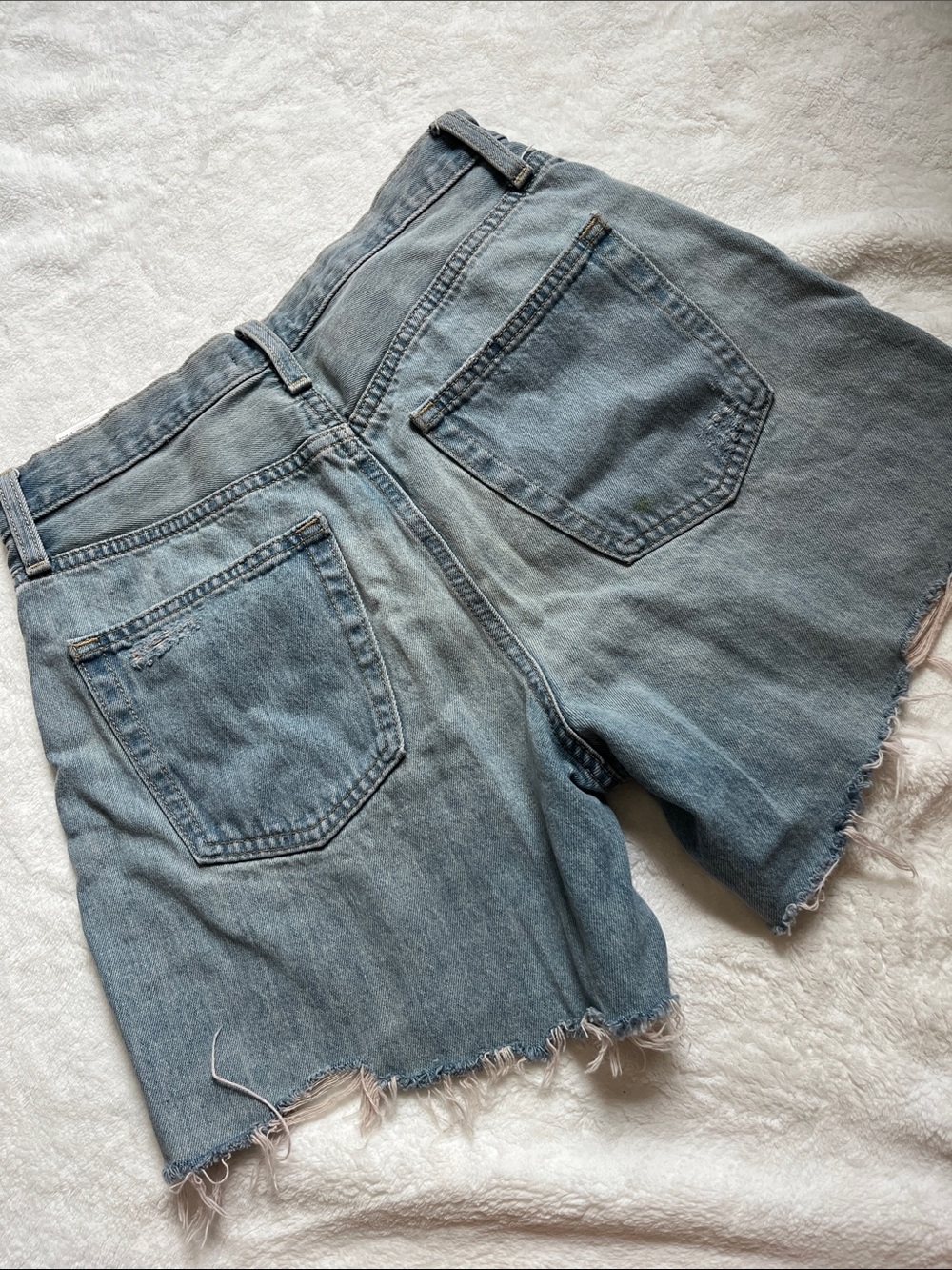 Uniqlo High-Rise Light Blue Distressed Denim Shorts for Women - Picture 3 of 3
